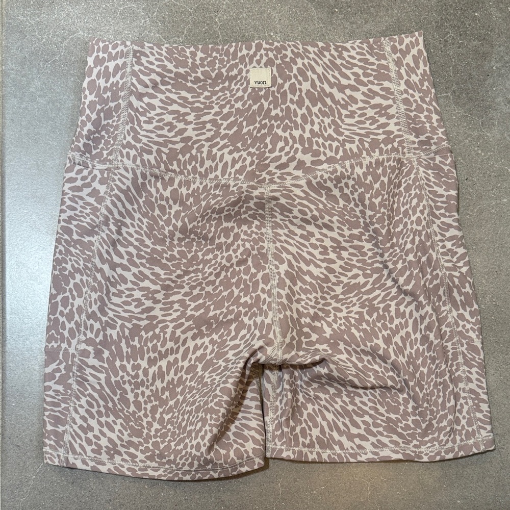 Vuori Gray and White Patterned Fabric
